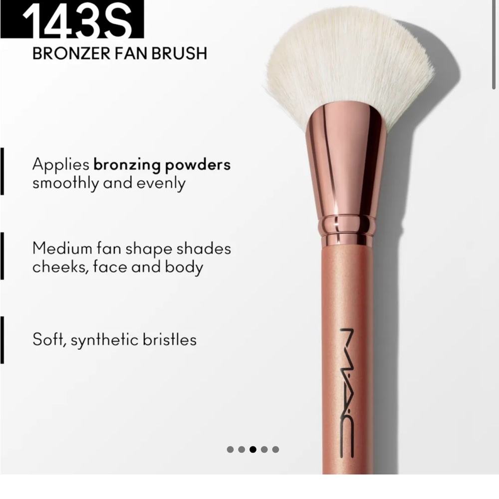 MAC #143S BRONZER FAN BRUSH FOR FACE.